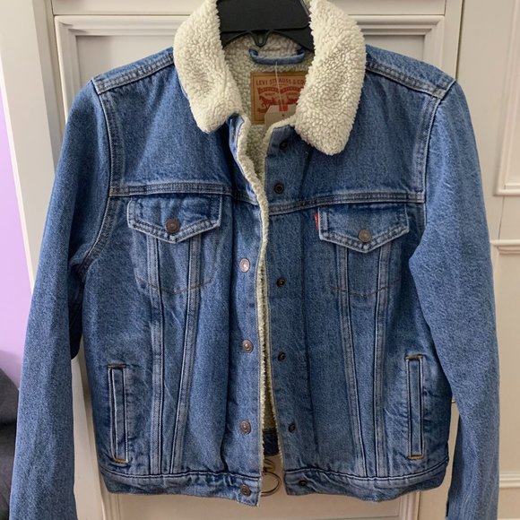 Levi's Jackets & Blazers - BRAND NEW Levi's Sherpa-Lined Trucker Jacket